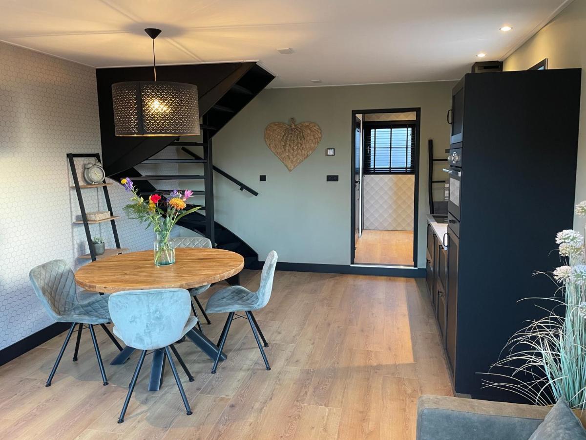 De Heerlykheid Wemeldinge, Vlak Bij Strand En Bos, Ruime Vakantiewoning Met Eigen Patio In De Karakteristieke Dorpsstraat Zewnętrze zdjęcie